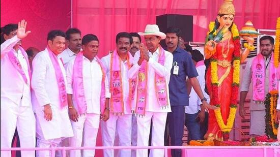 Reiterating that he will soon enter the national politics, Telangana Rashtra Samithi (TRS) president and chief minister K Chandrasekhar Rao on Monday announced supply of quality power to agriculture sector free of cost across the country, if a non-BJP front is voted to power during the 2024 general election. (HT)