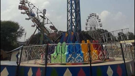 DSP Harsimran Singh Bal said during the initial probe, it has come to the fore that the ride crashed after the hydraulic wire broke down. As per sources, the employees operating the Mohali joyride got to know that the hydraulic wire was getting worn out at 4.15 pm, but they did not repair it thinking they will do it later. (HT Photo) DSP Harsimran Singh Bal said during the initial probe, it has come to the fore that the ride crashed after the hydraulic wire broke down. As per sources, the employees operating the Mohali joyride got to know that the hydraulic wire was getting worn out at 4.15 pm, but they did not repair it thinking they will do it later. (HT Photo)