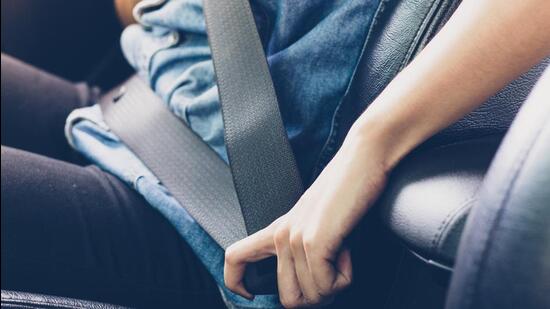 Asian woman fastening seat belt in the car, safety concept (Getty Images/iStockphoto)