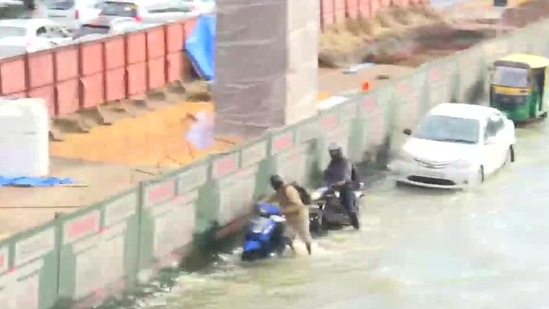 Several parts of Bengaluru remain inundated due to severe waterlogging after heavy rainfall. Here is a visual from Eco space area on Marathahalli - Silk Board junction road.(ANI)
