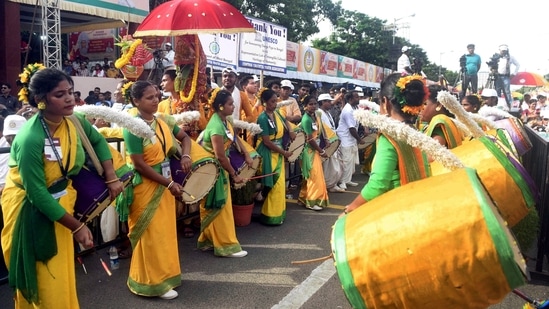 Anticipating a huge rush of shoppers before Durga Puja in the first week of October, the Metro Railway will run special services on weekends from September 3 to 25 in the north-south corridor, official said.(ANI)