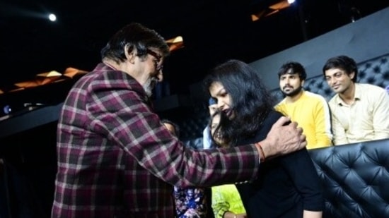 Amitabh Bachchan met Avni on Kaun Banega Crorepati 14. (Amitabh Bachchan/ Tumblr)