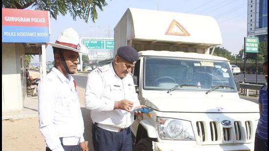 he traffic police also said that they levy an average of 2,000-3,000 fines for wrong parking every month, which carries a fine of <span class='webrupee'>₹</span>500 for a first offence and <span class='webrupee'>₹</span>1,500 for repeated violations. (Representative image/HT Archive) he traffic police also said that they levy an average of 2,000-3,000 fines for wrong parking every month, which carries a fine of <span class='webrupee'>₹</span>500 for a first offence and <span class='webrupee'>₹</span>1,500 for repeated violations. (Representative image/HT Archive)