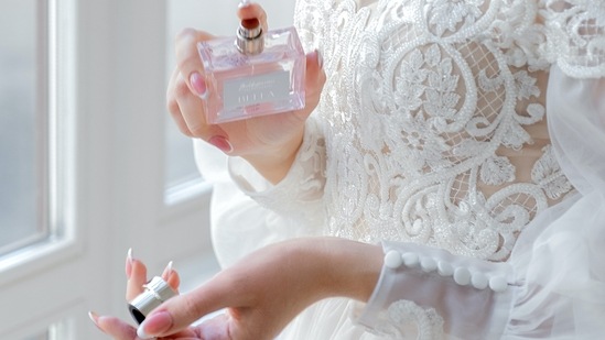 Perfumes for women help in enlivening one's senses. (Pexels)