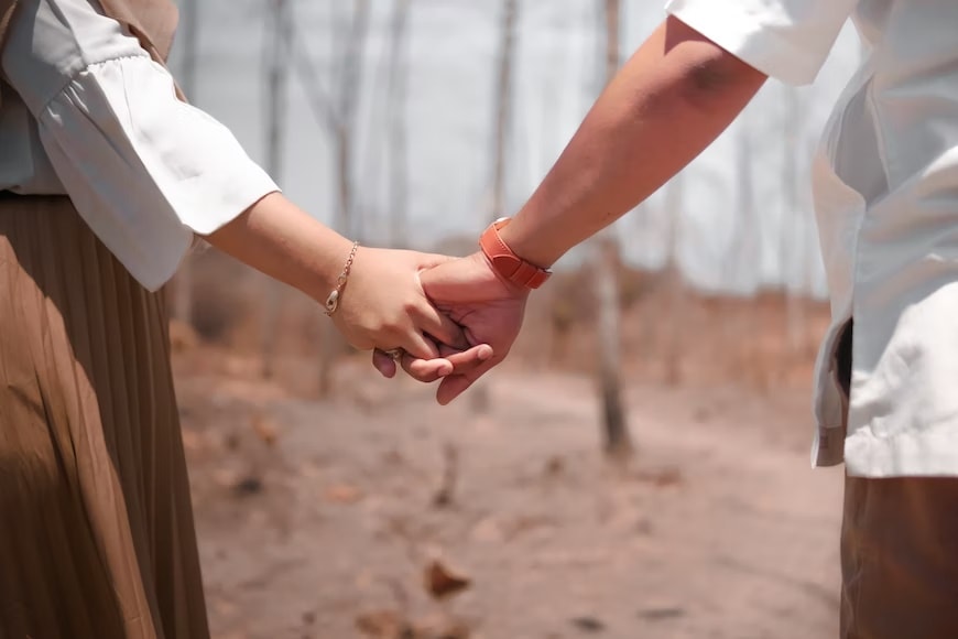 Signs of an emotionally dependent partner; tips to deal with them (Unsplash) Signs of an emotionally dependent partner; tips to deal with them (Unsplash)