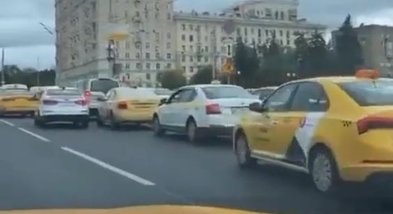 The traffic jam lasted for about 40 minutes.&nbsp; (Twitter/@runews)