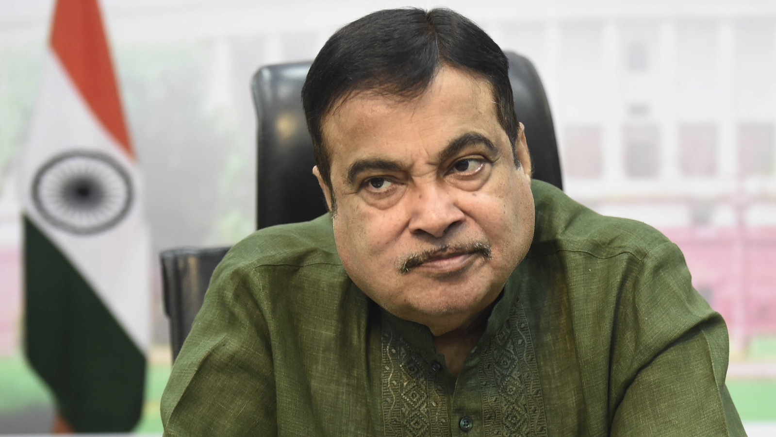 Seat belts mandatory for all passengers in car, violators to be fined:  Gadkari | Latest News India - Hindustan Times