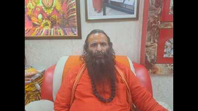 Akhil Bharatiya Akhara Parishad chief Mahant Ravindra Puri. (HT photo) Akhil Bharatiya Akhara Parishad chief Mahant Ravindra Puri. (HT photo)