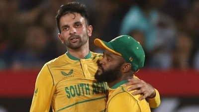South Africa's Keshav Maharaj celebrates with captain Temba Bavuma (ANI)
