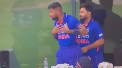 Rishabh Pant reacts on Hardik Pandya being asked to go bat ahead of him. (Twitter/@133_AT_Hobart)