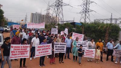 Buyers of Mahira Homes in Sector 68 hold a protest march in July demanding the resumption of the construction in Gurugram. (HT Archive) Buyers of Mahira Homes in Sector 68 hold a protest march in July demanding the resumption of the construction in Gurugram. (HT Archive)