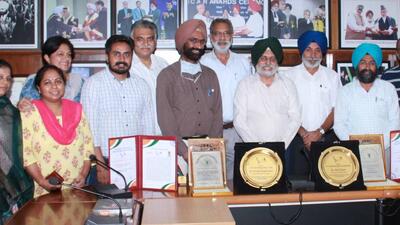 Hari Ram, principal agronomist (wheat), PAU, Ludhiana, was felicitated with Dr S Nagarajan Memorial Award for 2022 for his work in wheat agronomy. (HT PHOTO) Hari Ram, principal agronomist (wheat), PAU, Ludhiana, was felicitated with Dr S Nagarajan Memorial Award for 2022 for his work in wheat agronomy. (HT PHOTO)