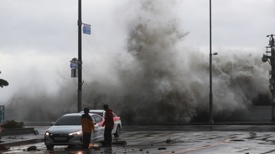 South Korea Super Typhoon Hinnamnor: Waves crash over the breakwater in Busan, South Korea. South Korea Super Typhoon Hinnamnor: Waves crash over the breakwater in Busan, South Korea.