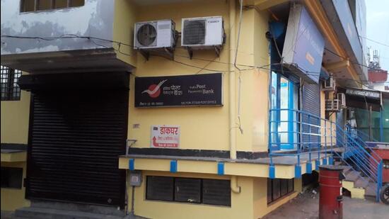 The post office in Faridabad where the suspect 30-year-old Shyamveer Sharma worked. (HT Photo)