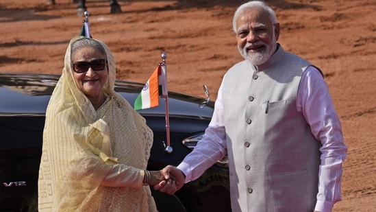 Prime Minister Narendra Modi on Tuesday met Bangladesh Prime Minister Sheikh Hasina during her ceremonial reception at the Indian presidential palace in New Delhi.&nbsp;(AP)