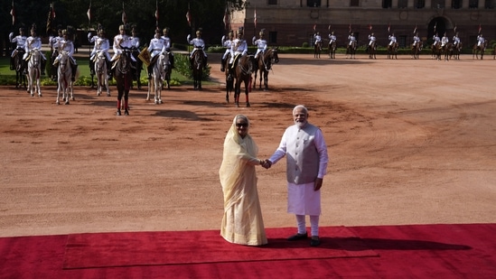 Bangladesh PM Shiekh Hasina will meet President Droupadi Murmu and Vice President Jagdeep Dhankhar later in the day.(AP)