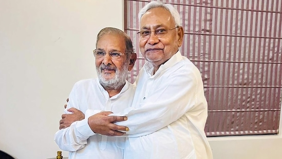 Bihar chief minister Nitish Kumar meets former MP Sharad Yadav in New Delhi on Tuesday.(PTI)