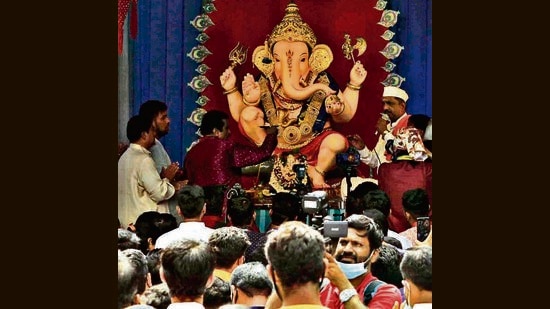 The Bombay High Court (HC) on Tuesday dismissed a petition demanding that small Ganpati mandals be allowed their immersion processions on Laxmi road before the five Manache Ganpati mandals. (Rahul Raut/HT Photo)