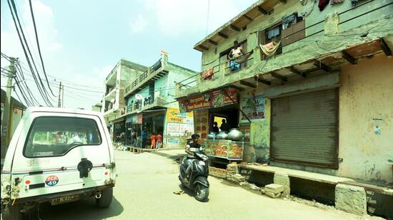 Police identified the suspect as one Dr Alam, who runs a small clinic in Sarfabad village, and said he treated the boy for a stomachache on Sunday, but the boy later died. (Sunil Ghosh/HT Photo)
