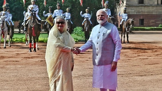 Bangladesh PM Sheikh Hasina shakes hand with her Indian counterpart Narendra Modi at Rashtrapati Bhavan.(Twitter / @MEAIndia)