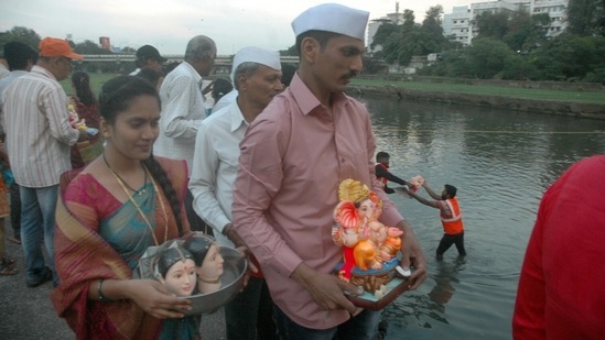 Ganpati Visarjan More Than 48000 Idols Immersed In Mumbai On 6th Day Of Ganesh Chaturthi 9582