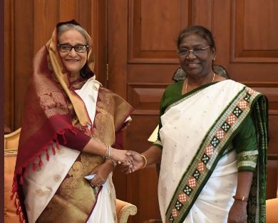 Bangladeshi PM Sheikh Hasina met President Droupadi Murmu at the Rashtrapati Bhavan in Delhi. (Twitter/@rashtrapatibhvn)