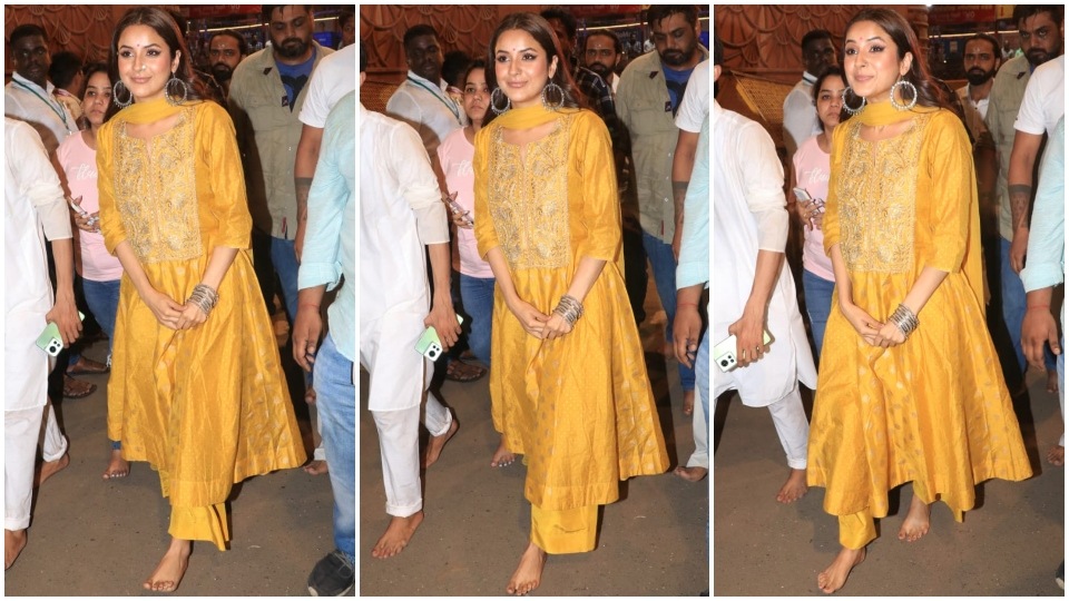 Shehnaaz Gill visits the Lalbaugcha Raja Pandal with her brother.&nbsp;(HT Photo/Varinder Chawla)