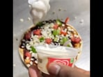 The vegetable pizza gets topped with ice-cream in this video. (Instagram/@radiokarohan) The vegetable pizza gets topped with ice-cream in this video. (Instagram/@radiokarohan)
