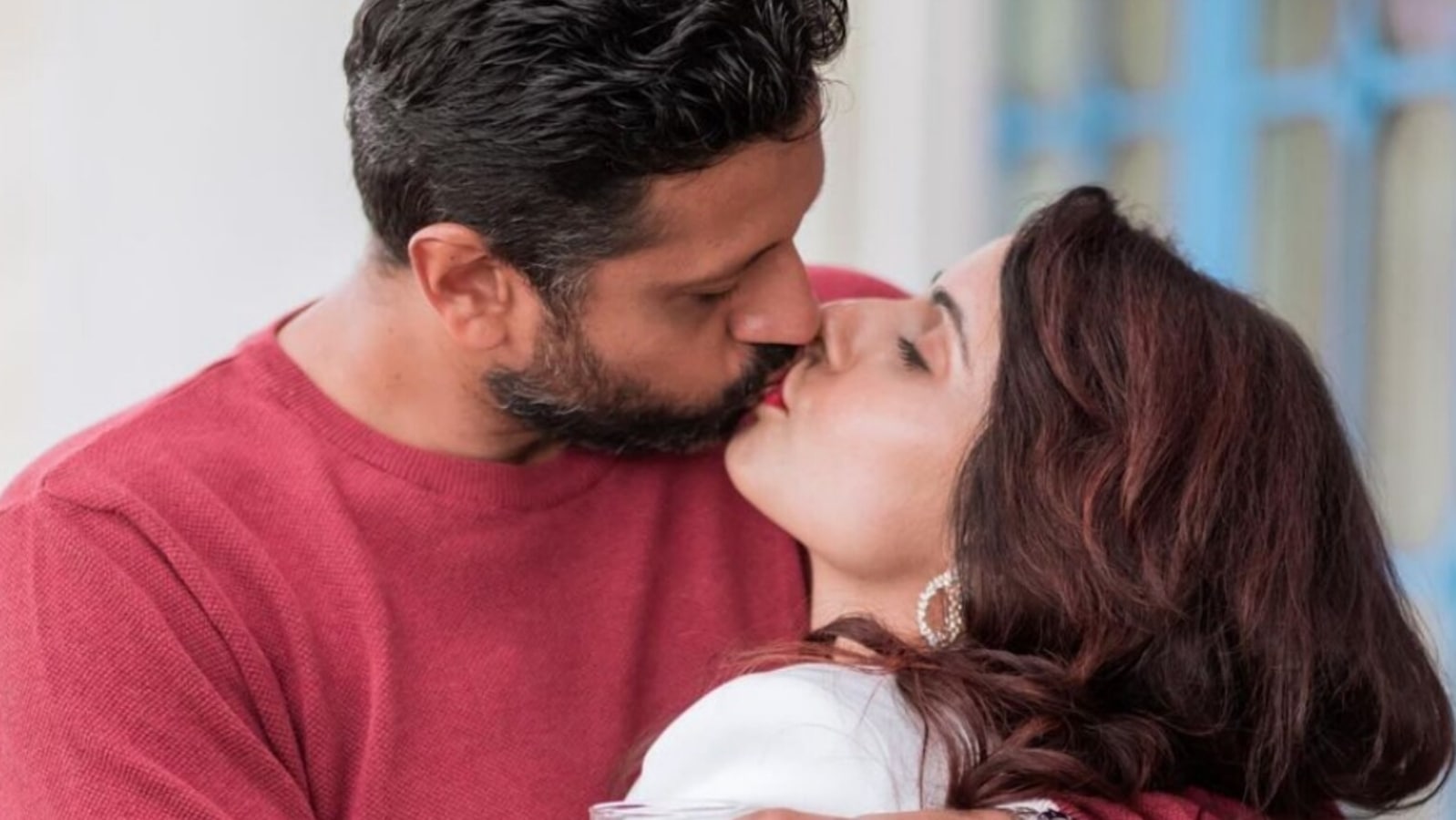 Chhavi Mittal calls out people’s double standards as they object to her kissing pic with husband: ‘Rehne do bhai’