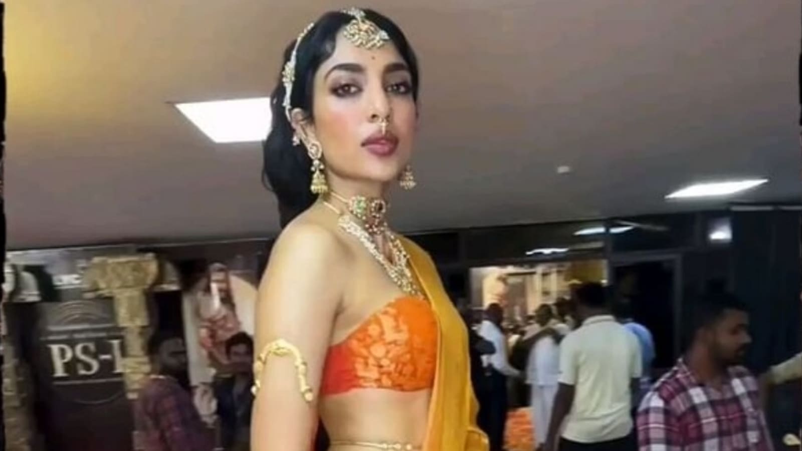Sobhita Dhulipala turns apsara for Ponniyin Selvan Part 1 event in ethnic  look, fan says 'she understood the assignment' | Fashion Trends - Hindustan  Times