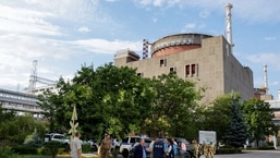 Membros da missão de especialistas da Agência Internacional de Energia Atômica (AIEA) visitam a Usina Nuclear de Zaporizhzhia, controlada pela Rússia, durante o conflito Ucrânia-Rússia, fora de Enerhodar, na região de Zaporizhzhia, Ucrânia