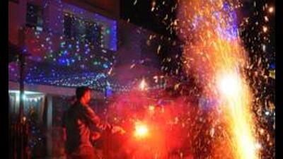 In 2021, for instance, Delhi woke up to one of its most polluted post-Diwali mornings in 2021. This was not because the ban was unsatisfactorily implemented but due to farm fires that had spiked in the run-up to the festival (and had contributed as much as a quarter of the pollution load on Diwali) and sluggish wind speeds that were inadequate to disperse the pollutants. (Keshav Singh/HTPhoto) In 2021, for instance, Delhi woke up to one of its most polluted post-Diwali mornings in 2021. This was not because the ban was unsatisfactorily implemented but due to farm fires that had spiked in the run-up to the festival (and had contributed as much as a quarter of the pollution load on Diwali) and sluggish wind speeds that were inadequate to disperse the pollutants. (Keshav Singh/HTPhoto)