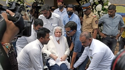 Mumbai,Ratan Tata's stepmother attends Cyrus Mistry's funeral in wheelchair (ANI Photo) (Ashish Vaishnav) Mumbai,Ratan Tata's stepmother attends Cyrus Mistry's funeral in wheelchair (ANI Photo) (Ashish Vaishnav)