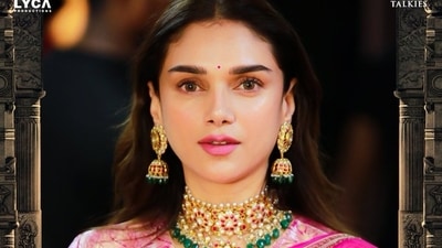 Aditi Rao Hydari also attended the event in Chennai. She draped a pink and golden saree and accessorised with jewellery. Ponniyin Selvan is a cinematic adaptation of author Kalki Krishnamurthy's Tamil novel of the same name. 