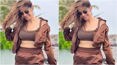 Aamna looked stunning as ever in a slip maroon cropped top and layered her look with a cropped maroon jacket and a pair of maroon silk trousers. (Instagram/@aamnasharifofficial)
