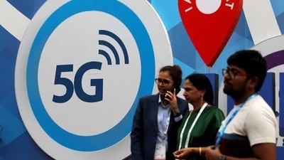 People are eagerly waiting for new innovative applications of 5G technology.&nbsp; (REUTERS/Anushree Fadnavis)