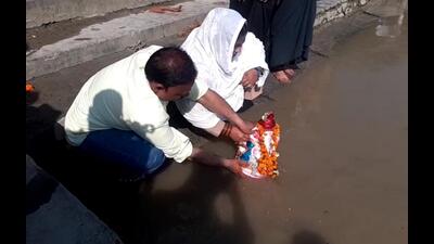 Ruby Asif Khan during immersion of Ganesh idol at Bulandshahr’s Narora Ghat on Wednesday. (HT Photo) Ruby Asif Khan during immersion of Ganesh idol at Bulandshahr’s Narora Ghat on Wednesday. (HT Photo)