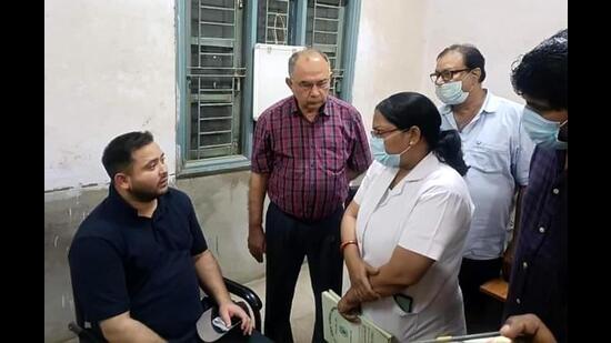 Bihar deputy chief minister and health minister Tejashwi Prasad Yadav during a surprise inspection at PMCH on Wednesday. (Santosh Kumar/HT Photo) Bihar deputy chief minister and health minister Tejashwi Prasad Yadav during a surprise inspection at PMCH on Wednesday. (Santosh Kumar/HT Photo)
