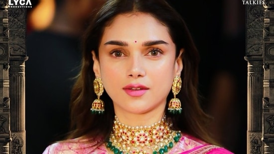 Aditi Rao Hydari also attended the event in Chennai. She draped a pink and golden saree and accessorised with jewellery. Ponniyin Selvan is a cinematic adaptation of author Kalki Krishnamurthy's Tamil novel of the same name.