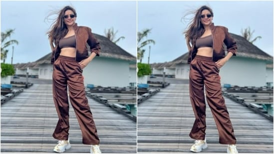 In white and golden sneakers and tinted shades, Aamna perfectly rounded off her vacay look.(Instagram/@aamnasharifofficial)