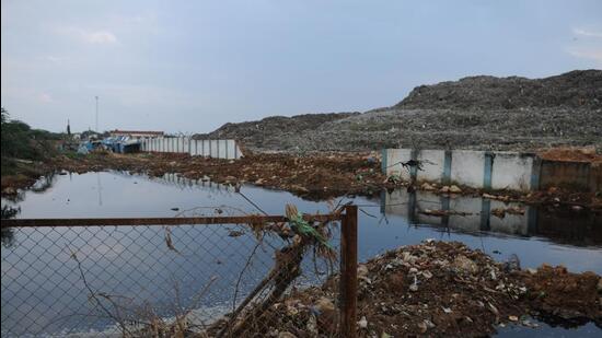 The civic body is trying to reduce the daily load reaching the already overburdened Bandhwari landfill (above) by 25% in the next six months, said officials on Wednesday. (Parveen Kumar /HT Archive) The civic body is trying to reduce the daily load reaching the already overburdened Bandhwari landfill (above) by 25% in the next six months, said officials on Wednesday. (Parveen Kumar /HT Archive)