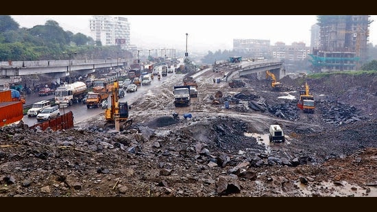 Work in progress at Chandni chowk flyover on Wednesday. (Rahul Raut/HT PHOTO)