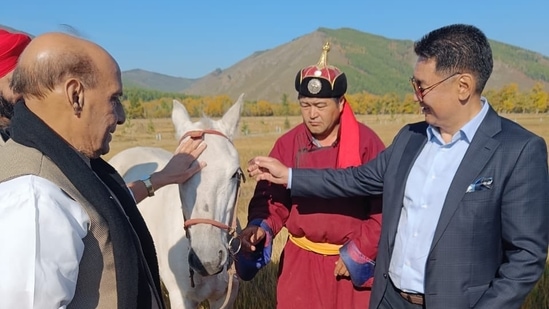 Mongolian president gifts horse to defence minister Rajnath Singh(Twitter/@rajnathsingh)