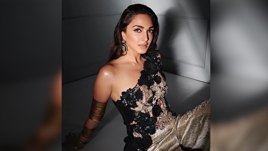 The first still featured Kiara Advani in a one-shoulder embroidered top and metallic bronze pants.(Instagram/@kiaraaliaadvani)