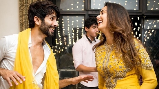 Shahid Kapoor with Mira Rajput at her parents' wedding anniversary celebrations. 