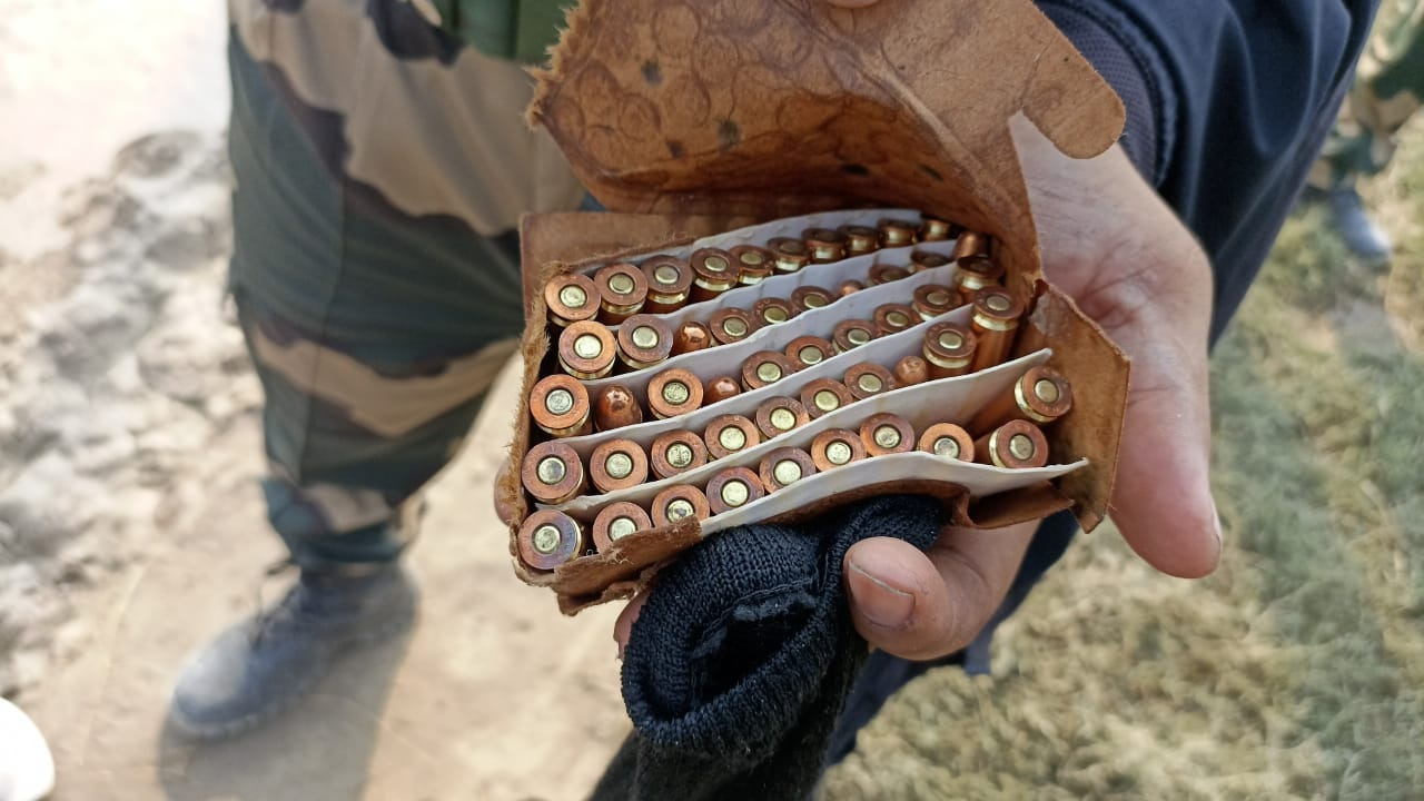 Earlier on Tuesday, the BSF had seized 3.7 kg of heroin in Jhangad Bhaini village of Fazilka. (HT PHOTO)
