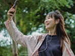 Earphones under  <span class='webrupee'>₹</span>1,500 offer great sound clarity and come with noise cancellation feature too.