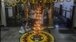 Onam decorations at Rasta peth Ayyappa temple in Pune, on Wednesday. Younger generation with nuclear family prefer to eat Onam sadya in restaurants than make it at home. (SHANKAR NARAYAN/HT) Onam decorations at Rasta peth Ayyappa temple in Pune, on Wednesday. Younger generation with nuclear family prefer to eat Onam sadya in restaurants than make it at home. (SHANKAR NARAYAN/HT)