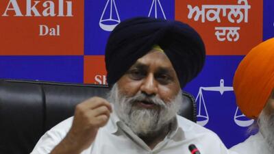In a statement here, SAD spokesperson Daljit Singh Cheema said the manner in which Bhagwant Mann was canvassing in Adampur (Haryana) along with Sushil Gupta it was clear that he was in agreement with the guarantee given by the AAP MP. (HT file photo)