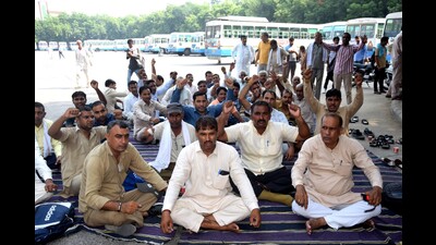 Commuters hapless as Haryana buses go off roads due to strike (HT Photo)